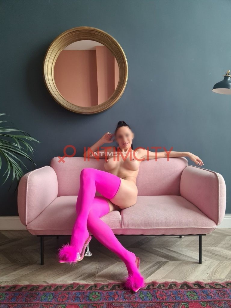 Эскортница Одинокая спортсменка Интимсити