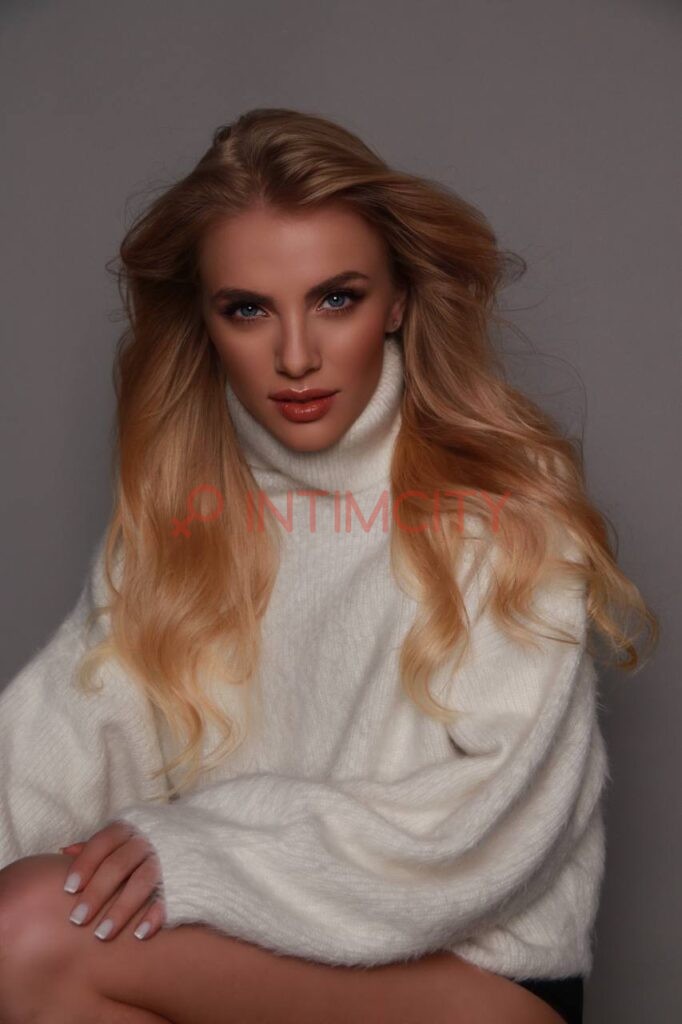 Шлюха Рикки Интимсити