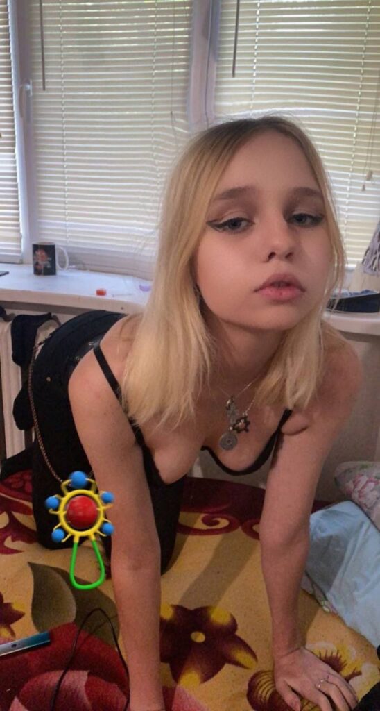 Шлюха Юльчик IntimCity